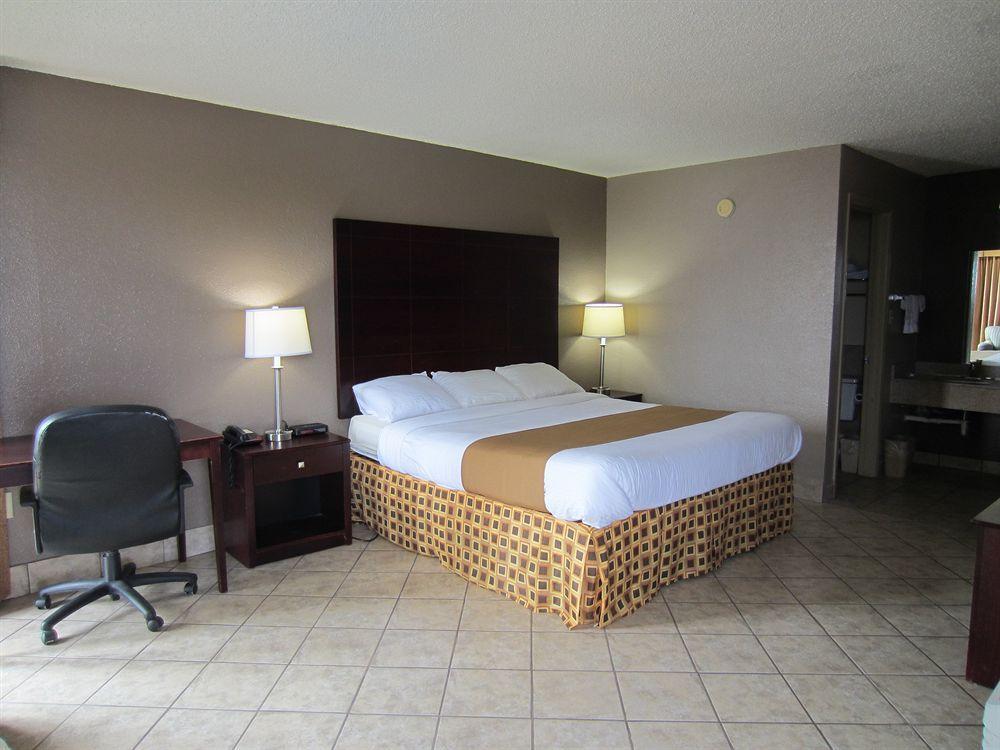Beachside Hotel 3*