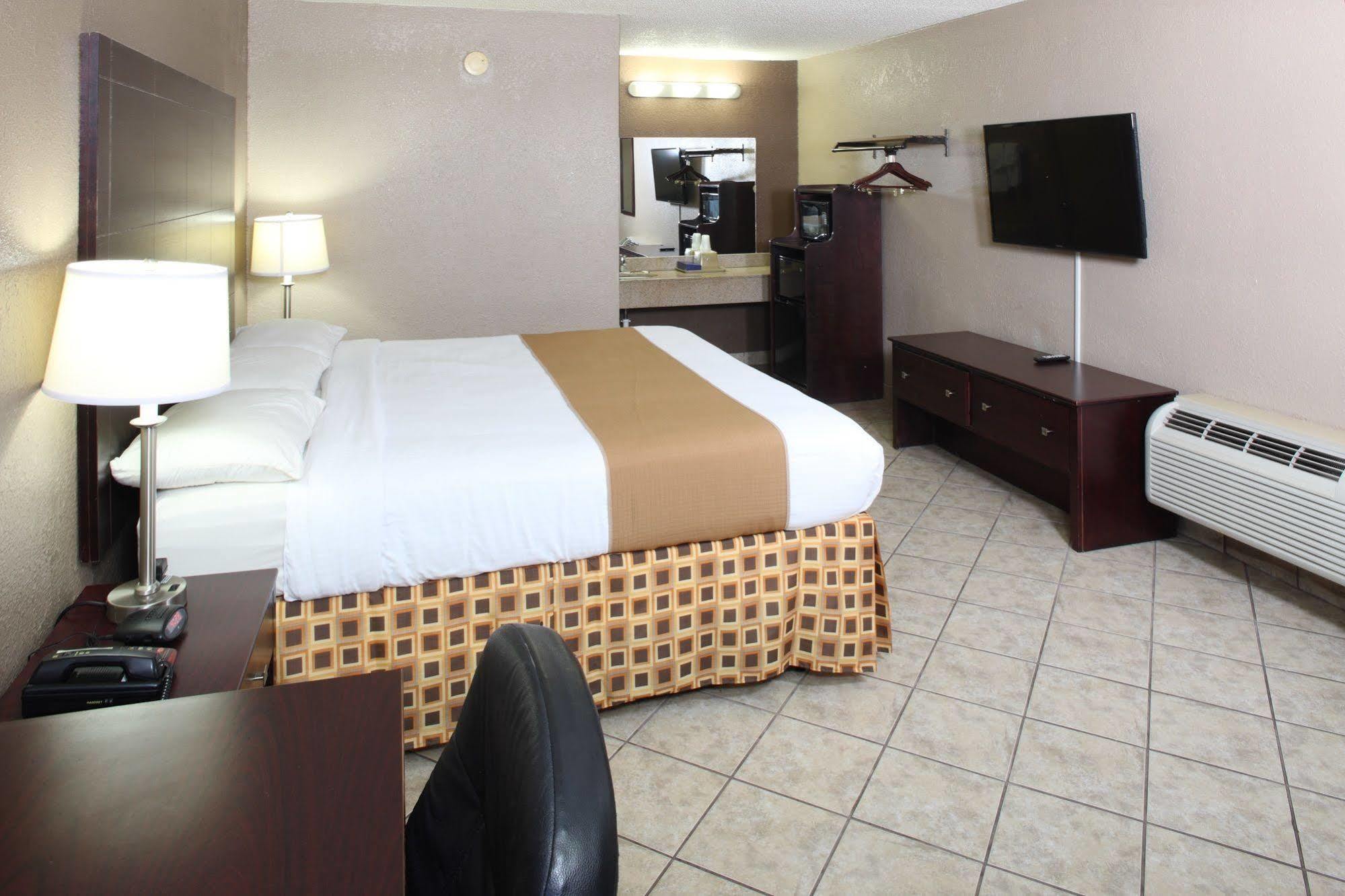 Beachside Hotel 3*